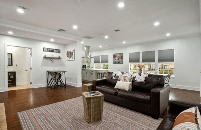 Experience Serenity in a 4br/3ba Downtown Home - Foto 12