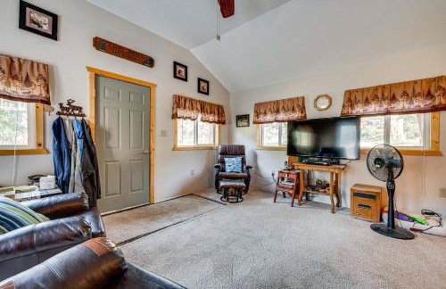 Hike, Fish and Relax Cabin 4 Mi to Lake Estes! - Foto 7