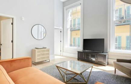 Sleeps 16 4 Units Steps to the French Quarter The Harlequin by AvantStay - Foto 4