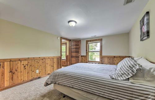 Remodeled Pittsboro Farmhouse Sitting on 220 Acres - Foto 20