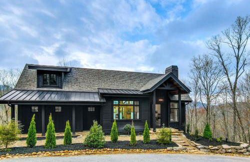 Deck and Mountain Views Black Chalet in Glenville - Foto 32