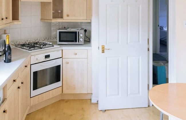 Snug & Serene 2BD Flat - Roseburn - Photo 6