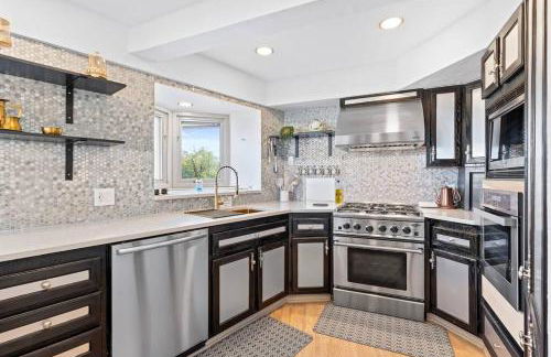 The KingDome - A Unique, Royal Experience with Hot Tub, Rooftop and Views - Foto 11