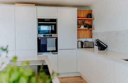 Ponderosa 5-Bed Coastal Retreat with Studio, Sauna & Sea Views - Foto 33