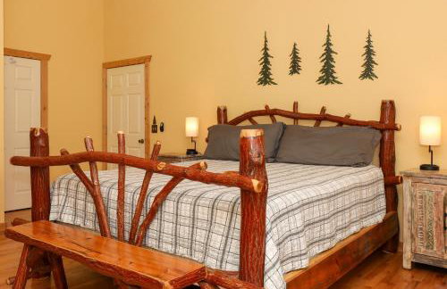 3-Story Private Cabin with Hot Tub and Fire Pit - Foto 25