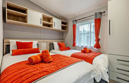 Astoria Lodge Smart Modern 2-Bedroom Holiday Lodge Milford on Sea - Photo 4