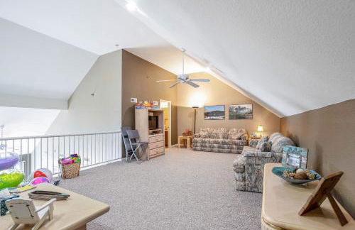 Amazing Lake Views with Pool, Loft, & Balcony - Foto 8