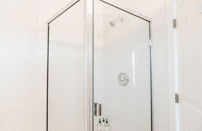 Lakefront Beachfront top Floor Condo w Pool - Photo 19