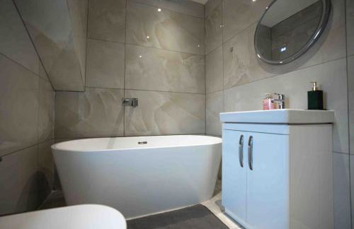 Luxury 6 Bed near city centre with Cinema Room & games room plus 5 bathrooms - Foto 39