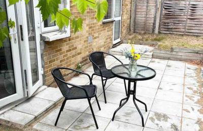 Beautiful 2 bedroom garden flat w/ free parking - Foto 4