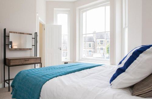Beautiful 2 bed terrace flat close to Greenwich - Pass the Keys - Photo 34