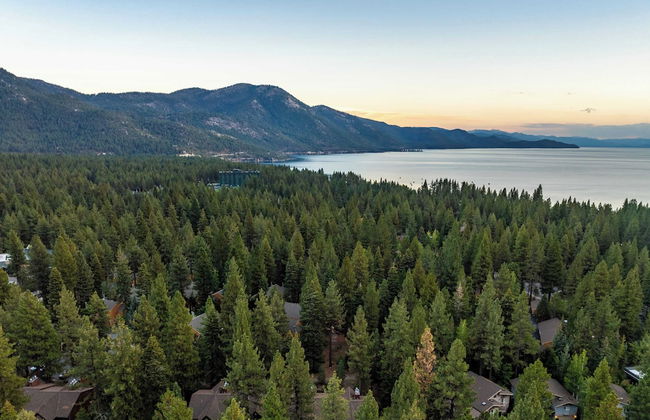 Walk to Lake, Dining+shops 5mins to Ski Resort Incline Paradise by Avantstay - Photo 45