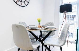 The Desborough Residence - Bright 1BR with Sofa Bed, Modern Lounge & Free Secure Underground Parking - Foto 19