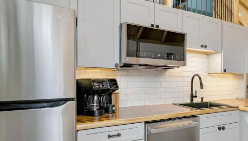 Magnolia Family Yurt Cabin - Hot Tub Loft Full Kitchen & Bath - Foto 4