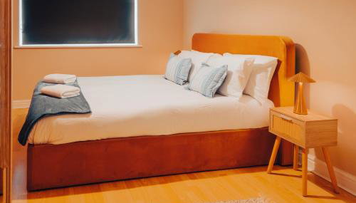 Central Manchester Gem with Stylish 2BR Retreat and Free Carpark - Foto 3