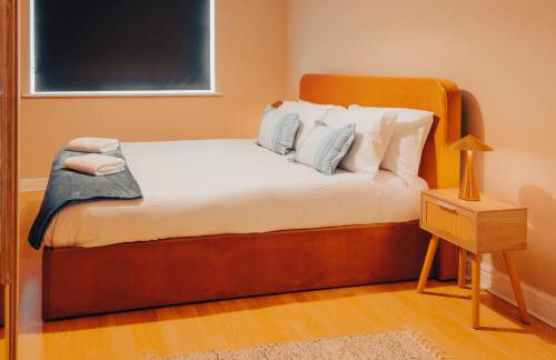 Central Manchester Gem with Stylish 2BR Retreat and Free Carpark - Foto 3