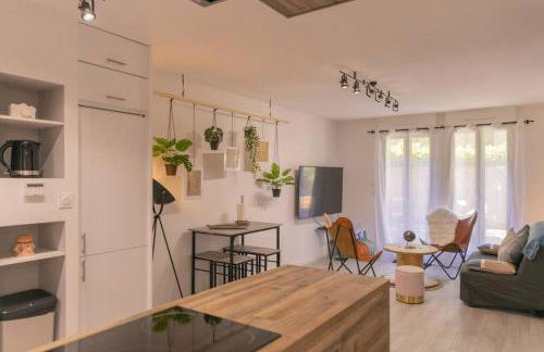 Superbe Appart Plein Centre avec Parking & Jardin - Foto 18