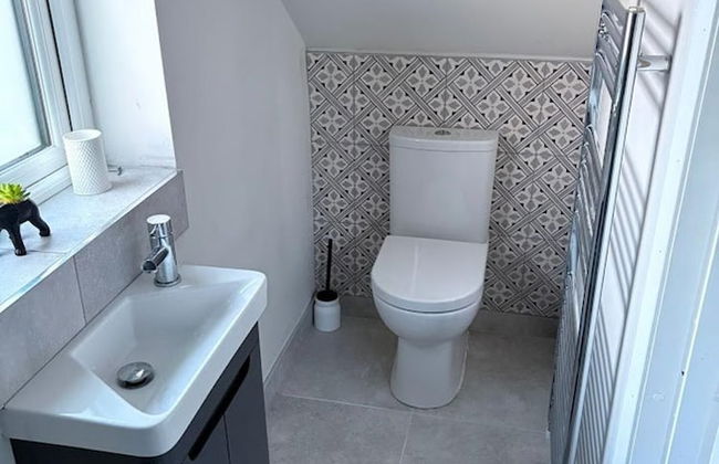 Lisburn - 1 Bedroom - Sleeps 2 - Street Parking - Foto 6