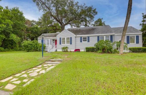 4 Mi to Jetty Park Beach! Family Home with Game Room - Foto 1