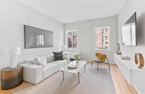 Top Notch 2BR & 2BA Suite Minutes to Central Park - Photo 1