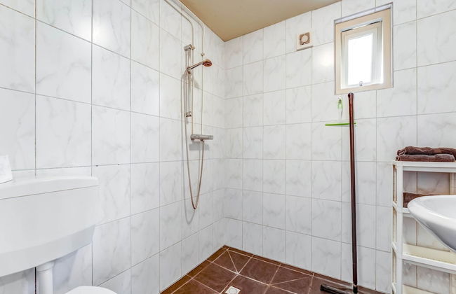 Tranquil Holiday Home in Lage Zwaluwe With Terrace - Photo 49