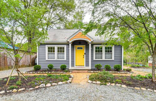 Renovated Carrboro House with Deck and Fire Pit! - Foto 1