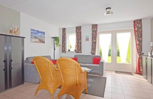 Cosy Bungalow Near the Beach - Photo 1