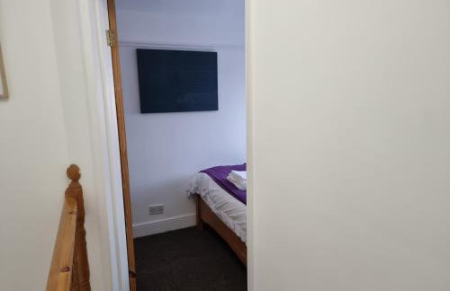 Entire 3 bedroom home with Parking in Welling, London, UK - Photo 29