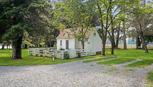 Sweet 1BDR Farm Cottage with Fire Pit and Creek View - Foto 5