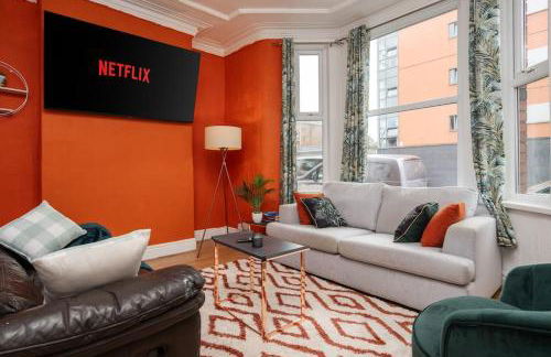 Stunning 5 bedroom home Wirral Birkenhead Sleeps 9- Free Parking-5G Internet - Foto 1