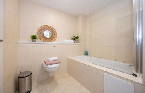 Stunning Liverpool Dockside Apt by City SuperHost - Foto 15