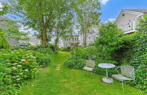 The Explorer's Retreat-West End Condo King Bed - Foto 23