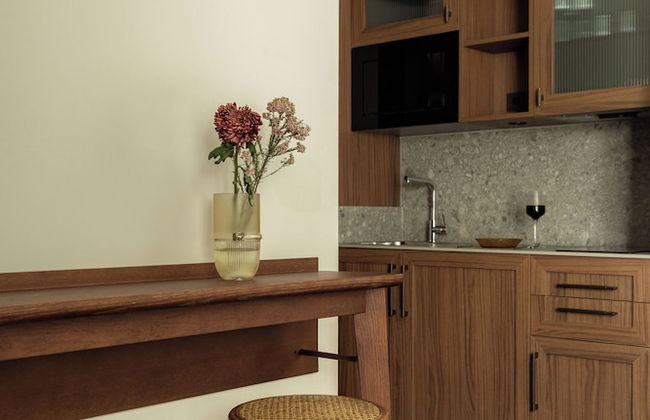 Batimont Suites & Apartments - Photo 7