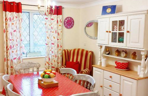 Stunning Holiday Cottage nr Skegness in Sunny Chapel St Leonards Just mins from the Beach & Attractions - Perfect for Couples & Family's who love to Relax but want Exciting Adventures nearby! Large Pet Friendly garden! - Photo 17