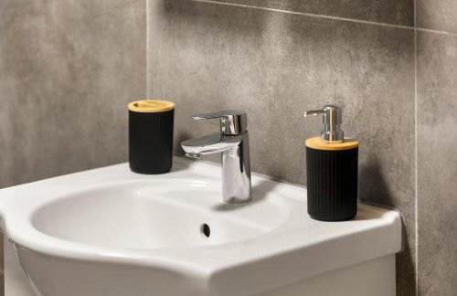 1Bed Gem Central Bletchley Perfect for Contractors - Foto 17