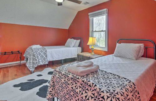 Blue Ridge Retreat with Mountain Views and Deck - Foto 21