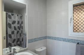 Apartahotel Moderno y Económico para 2 personas a 10 minutos de Sevilla con fácil aparcamiento - Photo 10