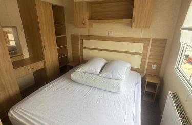 3 Bed Caravan - Sleeps 8 - Pets - Parking - Foto 25
