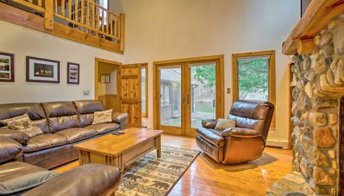 Riverfront Manton Cabin with Pool Table and Fire Pit! - Foto 4