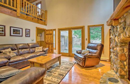 Riverfront Manton Cabin with Pool Table and Fire Pit! - Foto 4