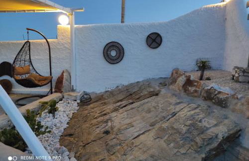 Irini's B & W house with jacuzzi - Photo 37