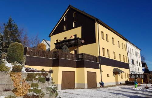 Ferienwohnung-Am-Schloessel-fuer-2-4-Personen-in-Oberwiesenthal - Foto 2