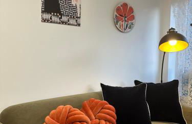 Stylish One Bedroom Apartment - Photo 2