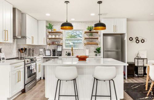 Manchaca 4 bedroom sleeps 10 Pool and Hot tub - Photo 24