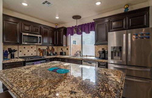 Coachella Play - 6BR Multi-Gen Fun Zone and Retreat with free heated pool - Foto 20