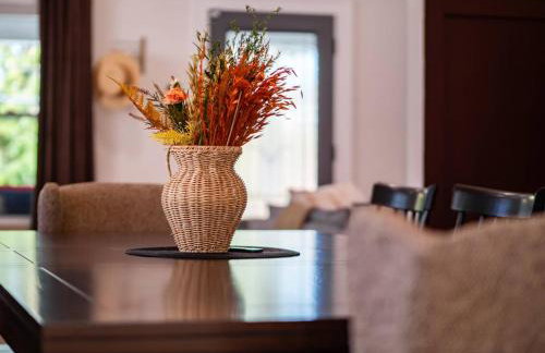 Spacious 4BR in Kamms Corners Cleveland - Game Room - Sleeps 9 - Foto 13