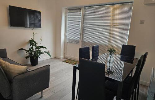 Modern 2-Bedroom Apartment Near Central London - Photo 8