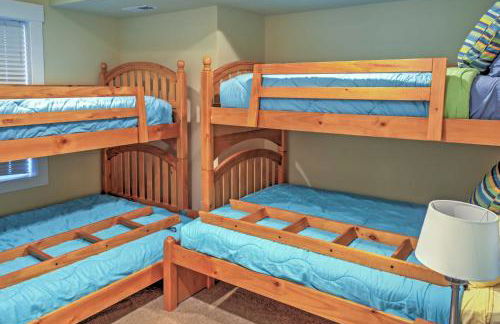 Gorgeous Wapato Point Lakehouse with Private Hot Tub - Foto 15