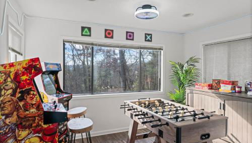 Resort Getaway - Golf, BMX trail, Hot Tub & Arcade! - Foto 3