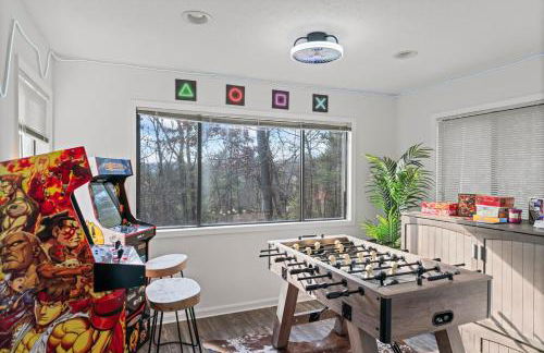 Resort Getaway - Golf, BMX trail, Hot Tub & Arcade! - Foto 3